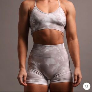 SHE WOLVES FOREVER SEAMLESS EVERSON SHORTS IN IVORY MARBLE - SMALL